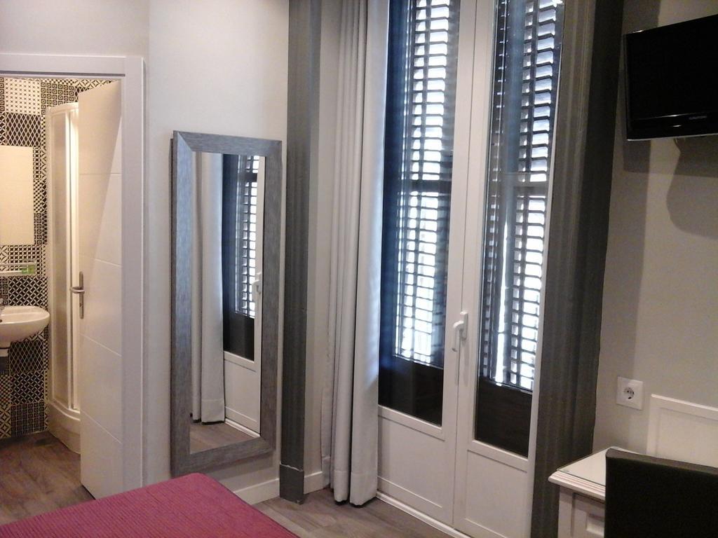 Hostal Don Alfonso Madrid Esterno foto