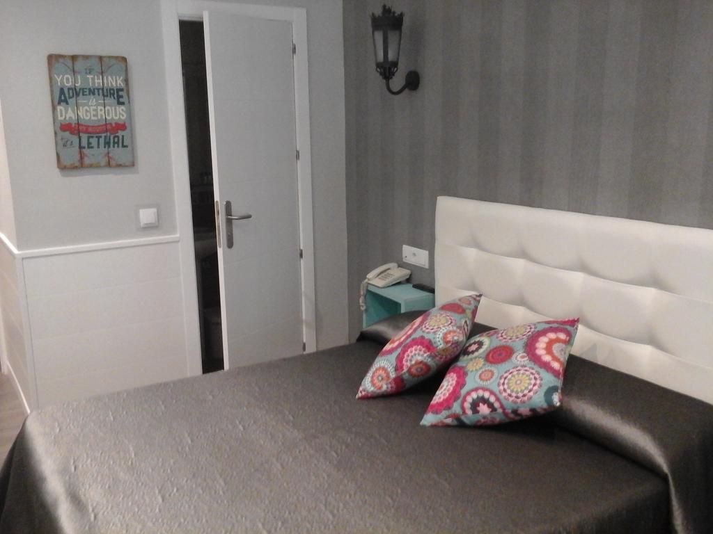 Hostal Don Alfonso Madrid Esterno foto