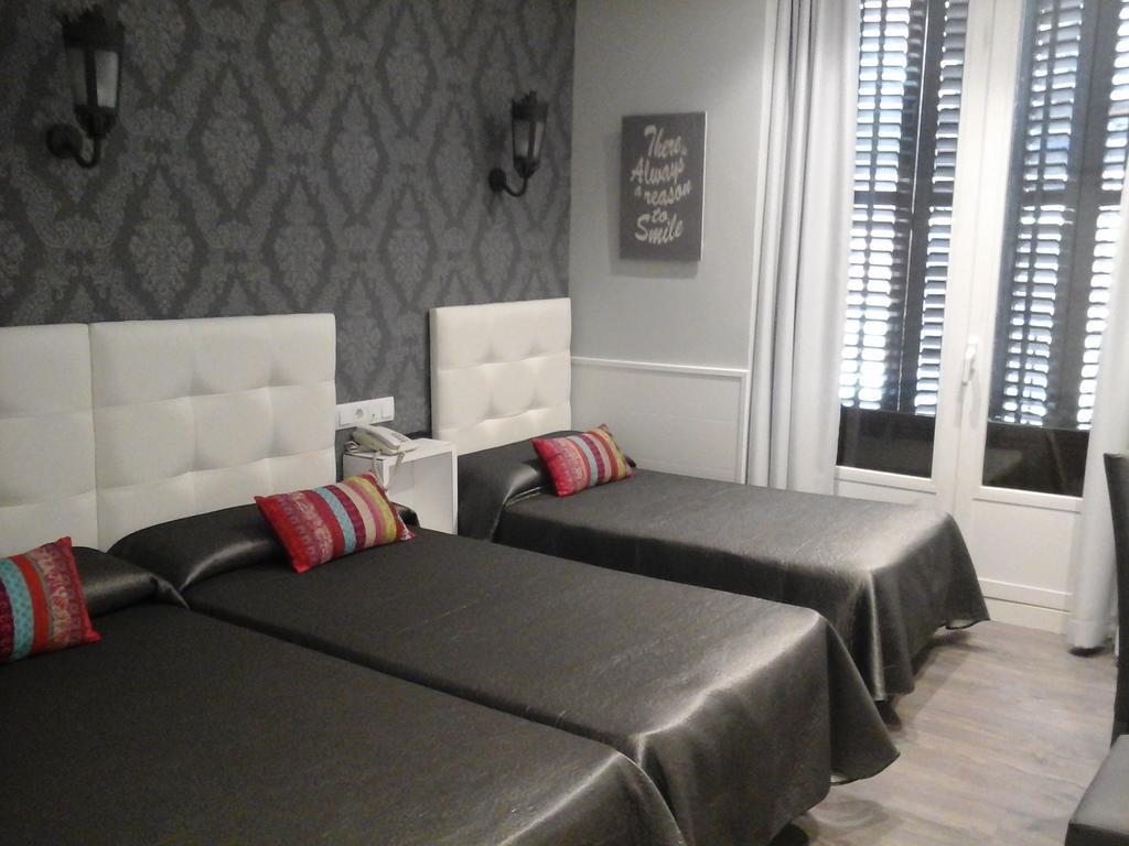 Hostal Don Alfonso Madrid Esterno foto