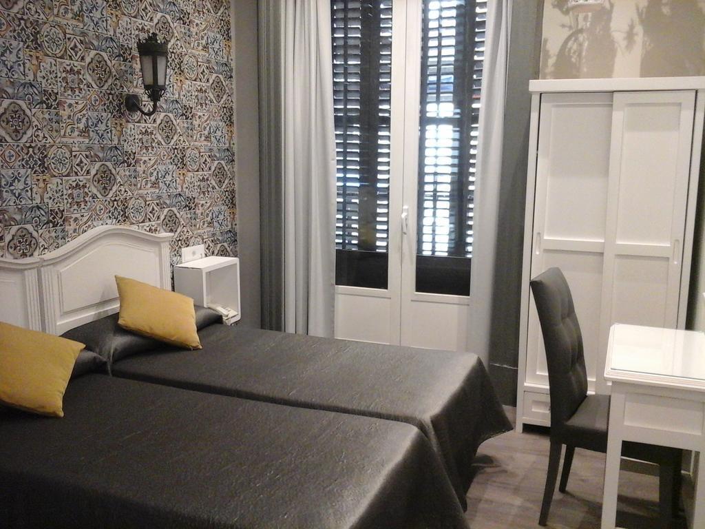 Hostal Don Alfonso Madrid Esterno foto