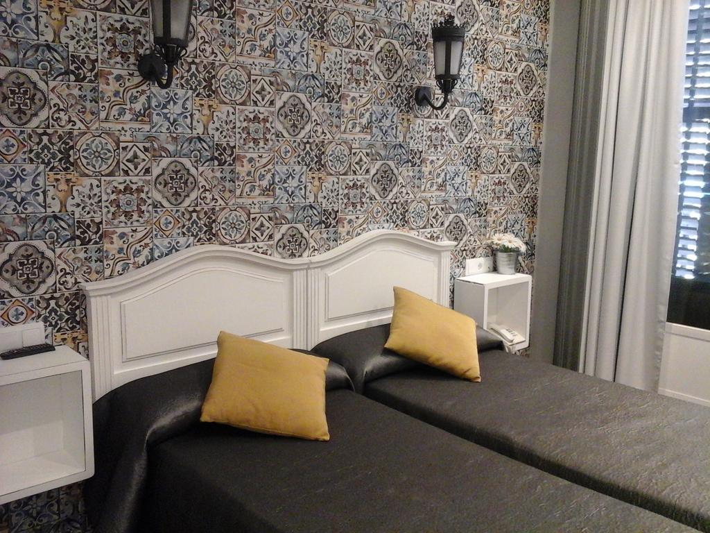 Hostal Don Alfonso Madrid Esterno foto