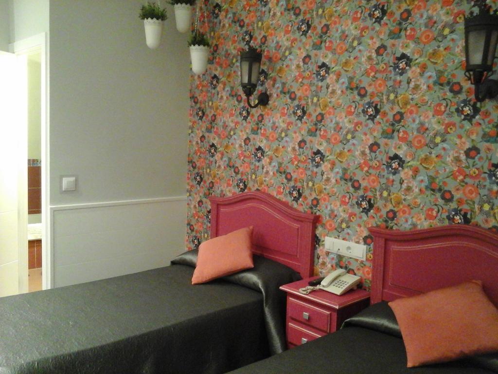 Hostal Don Alfonso Madrid Esterno foto