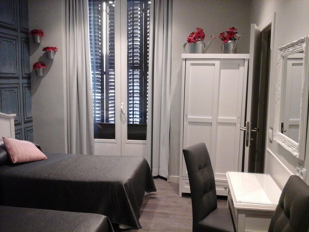 Hostal Don Alfonso Madrid Esterno foto