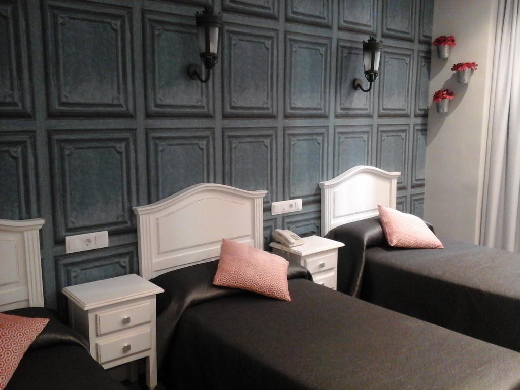 Hostal Don Alfonso Madrid Esterno foto