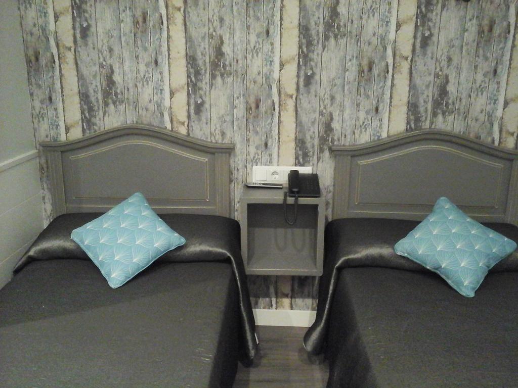 Hostal Don Alfonso Madrid Esterno foto